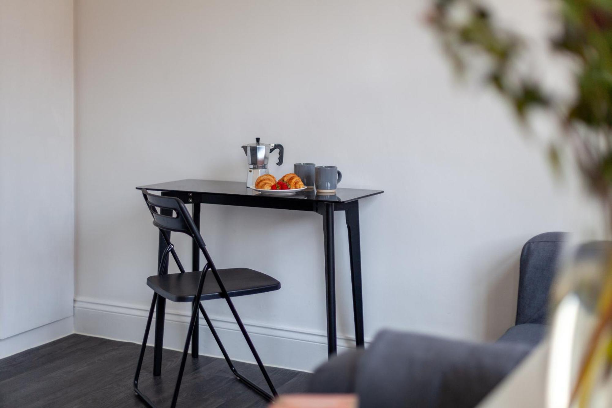 Sunny Spacious Flat - West London, Kensington, Earl's Court, Chelsea